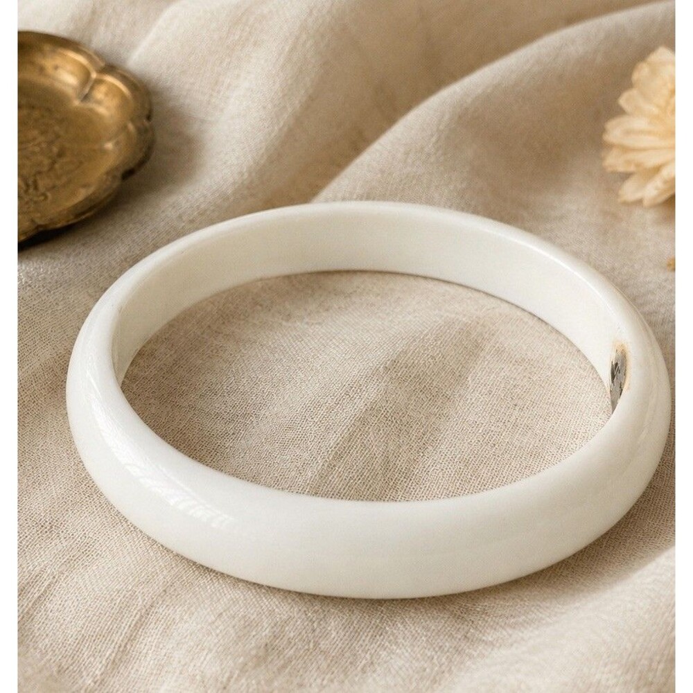 Vintage 1980s White Chunky Plastic Bangle Bracelet Retro Mod Statement Jewelry